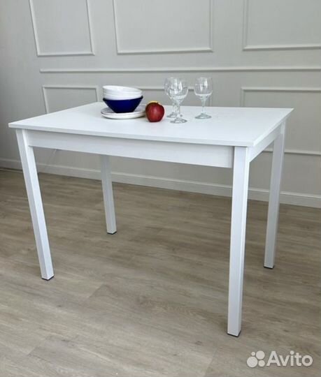 Новый. Стол кухонный обеденный