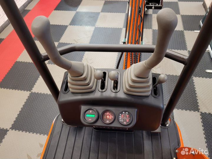 Мини-экскаватор Quadtrac E12, 2022