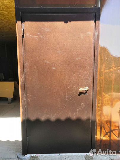 Дверь, люк металлическая