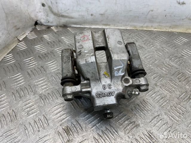 Суппорт тормозной задний левый Toyota Camry V50