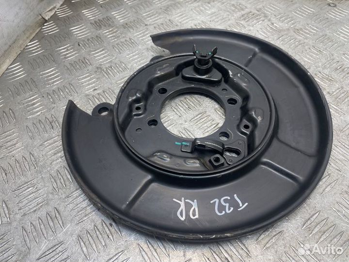 Щит опорный задний правый Nissan Qashqai J11