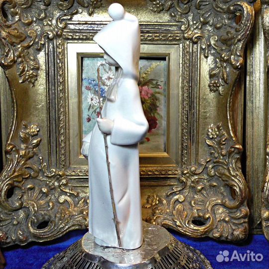 Девочка с корзинкой.Lladro.Статуэтка.Фарфор