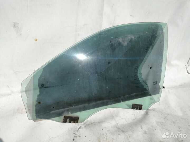 Стекло боковое переднее левое Renault Megane II