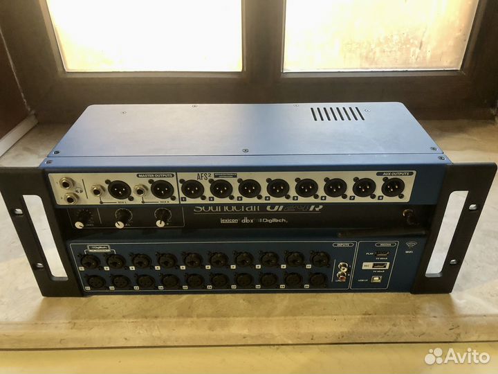 Микшерный пульт Soundcraft UI24R