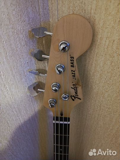 Гитара Fender Jazz Bass