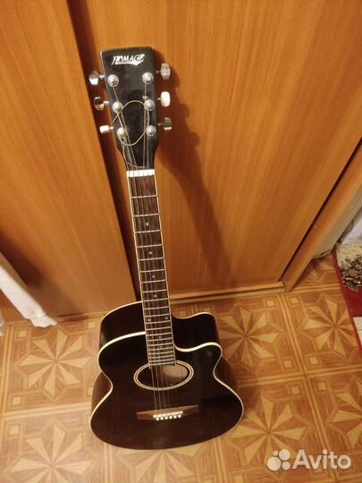 Акустическая гитара