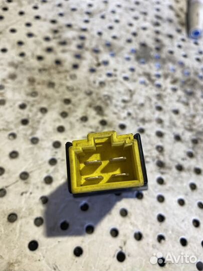 Кнопка обогрева заднего стекла Kia Spectra