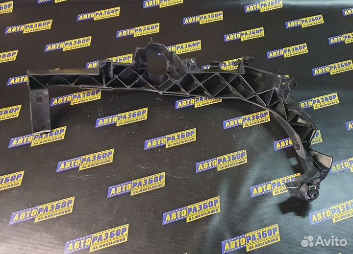 Держатель фары левый BMW 3 E90 рестайлинг