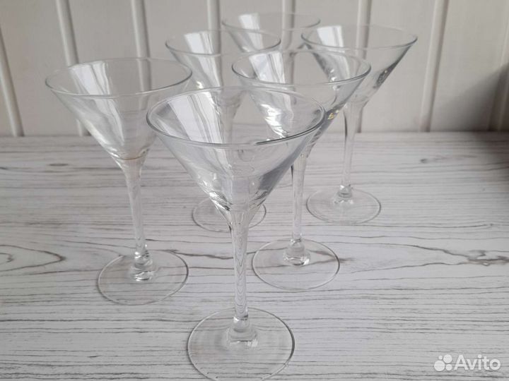 Фужеры, бокалы для мартини, вина, коктейлей