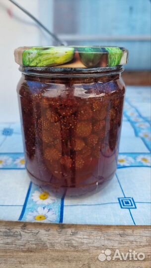 Земляника,соленые грибы,чеснок, ягода с Тунки