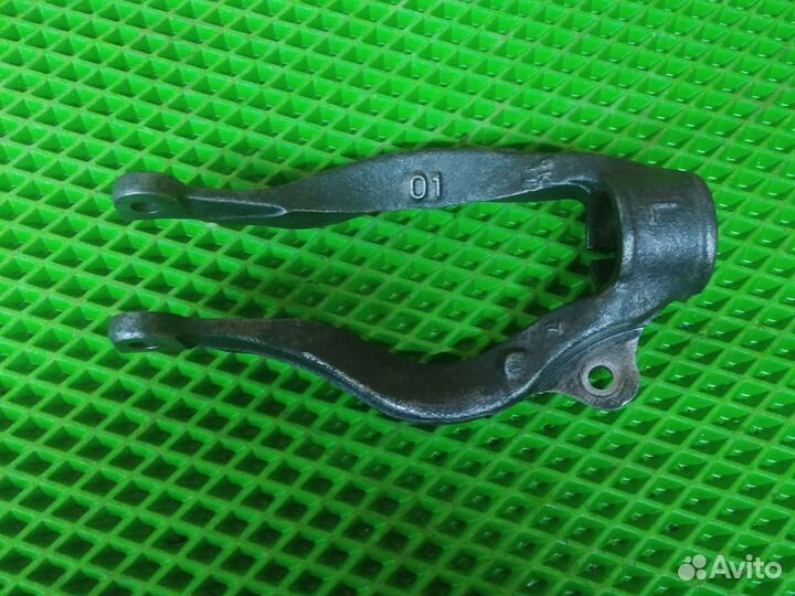 Вилка передней левой стойки mitsubishi galant 8