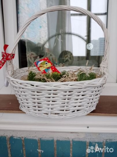 Корзина плетеная для подарков