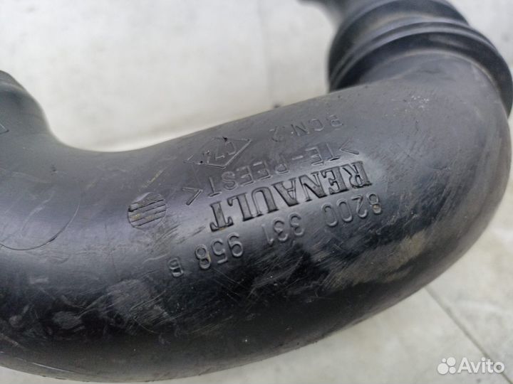 Патрубок воздушного фильтра Renault Logan 2006