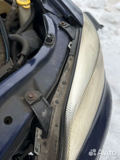 Левая фара с дефектом Opel Astra G