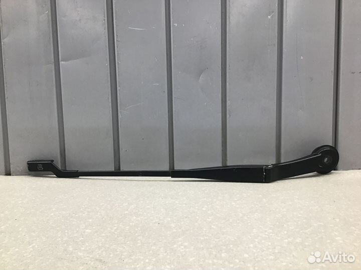 Поводок стеклоочистителя передний правый Ford Focu