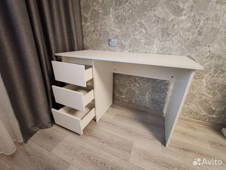 Стол письменный