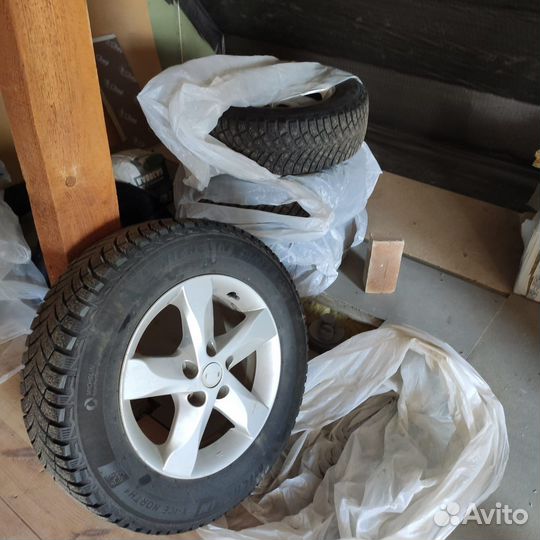 Michelin X-Ice North 4 215/65 R16 T