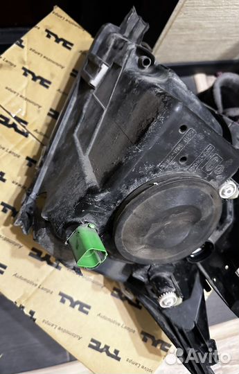 Правая фара Ford Fusion