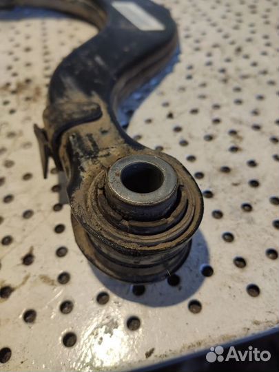 Рычаг задний верхний правый Skoda Yeti