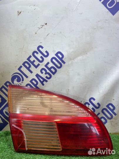 Фонарь задний левый Toyota Avensis универсал 1.8