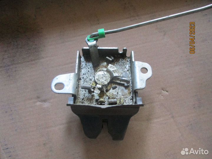 Королла 120 седан замок багажника