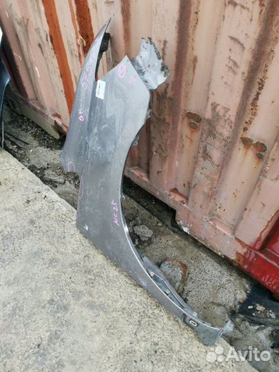 Крыло переднее правое Nissan Serena C25