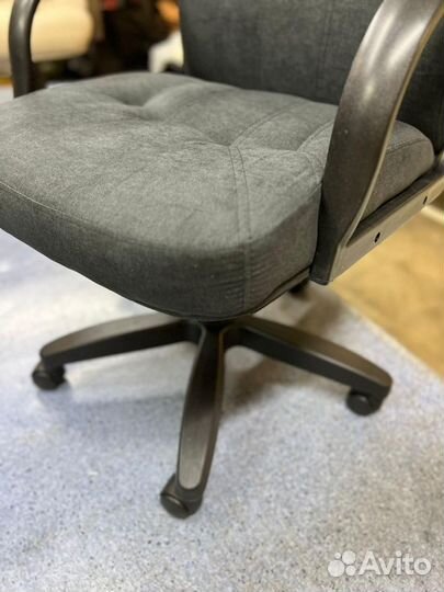 Офисное компьютерное кресло