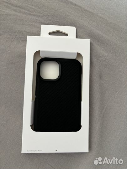 Чехол на iPhone 15 spigen core armor