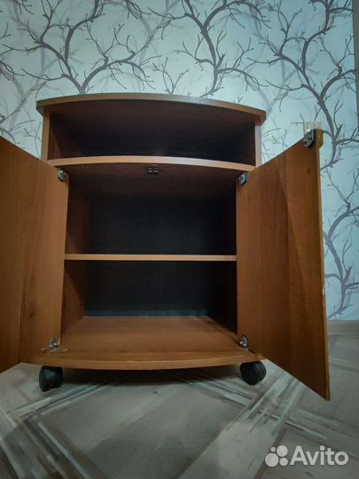 Тумбочка прикроватная