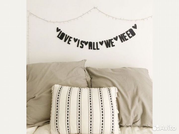 Вывеска с днем рождения, черные буквы