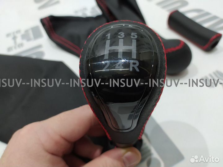 Люкс ручки кпп в коже на Ниву (красн.нитка) черные