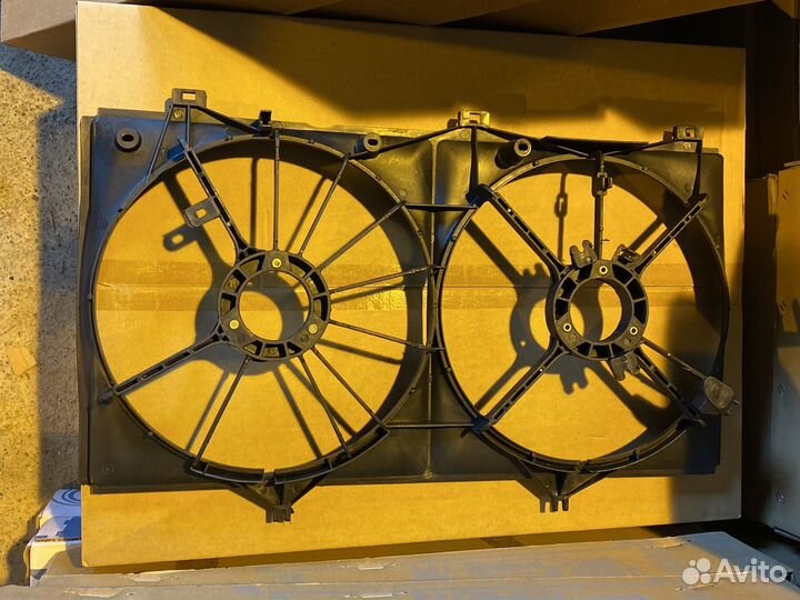 Диффузор вентилятора Тойота Камри 40