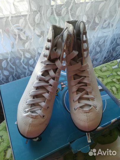 Коньки для девочки, 29р