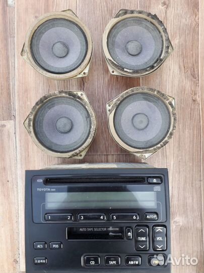 Автомагнитола + 4 динамика. Toyota Crown (1992 год