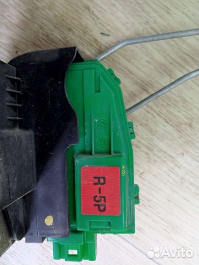 Замок двери задний правый kio Rio 3