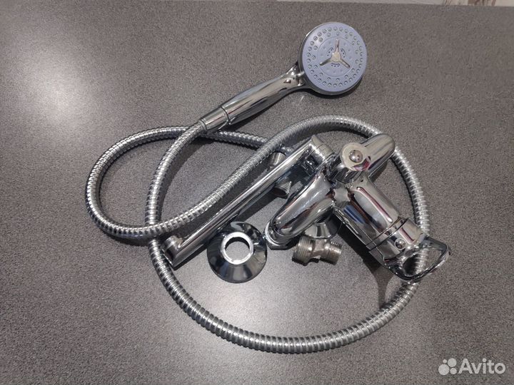 Продам смеситель для ванны