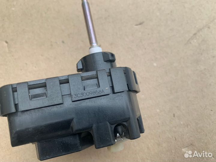 Моторчик корректора фары Toyota