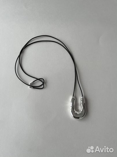 Подвеска в форме подковы на шнурке poison drop