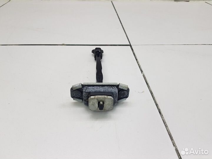 Ограничитель двери передней левой двери