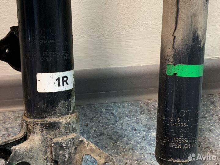 Toyota Camry 70 Амортизатор задний левый правый