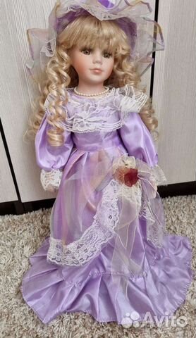 Кукла фарфоровая