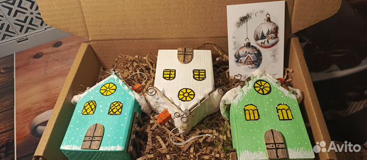 Новогодние игрушки из дерева домики