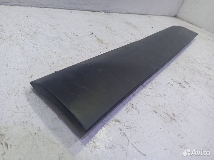 Накладка двери передней правой