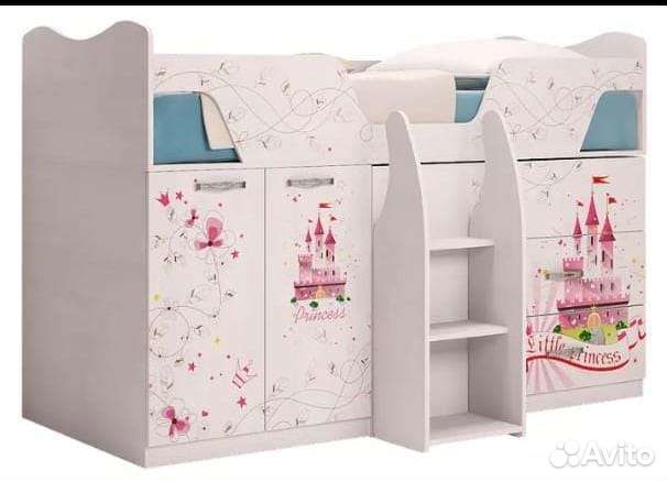 Детская кровать чердак со столом и шкафом