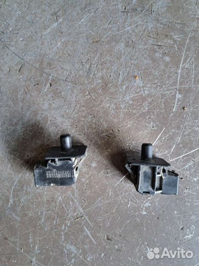 Концевик двери на Mercedes W210