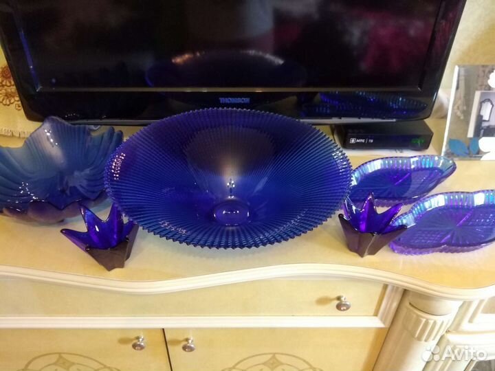 Набор посуды из синего стекла. Новый