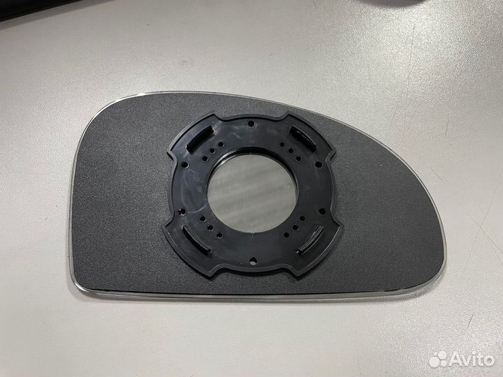 Стекло зеркала заднего вида левое Cerato (04-08)