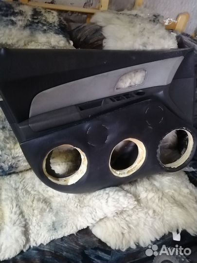 Обшивка дверей на Шевроле Круз