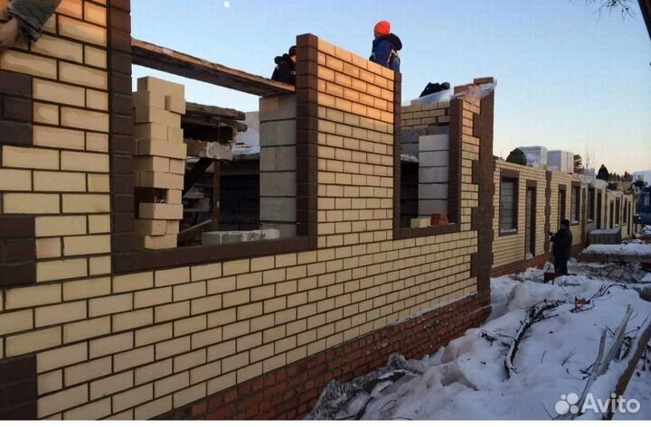 Бригада строителей