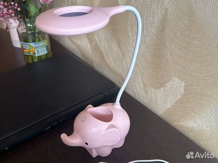 Светильник настольный